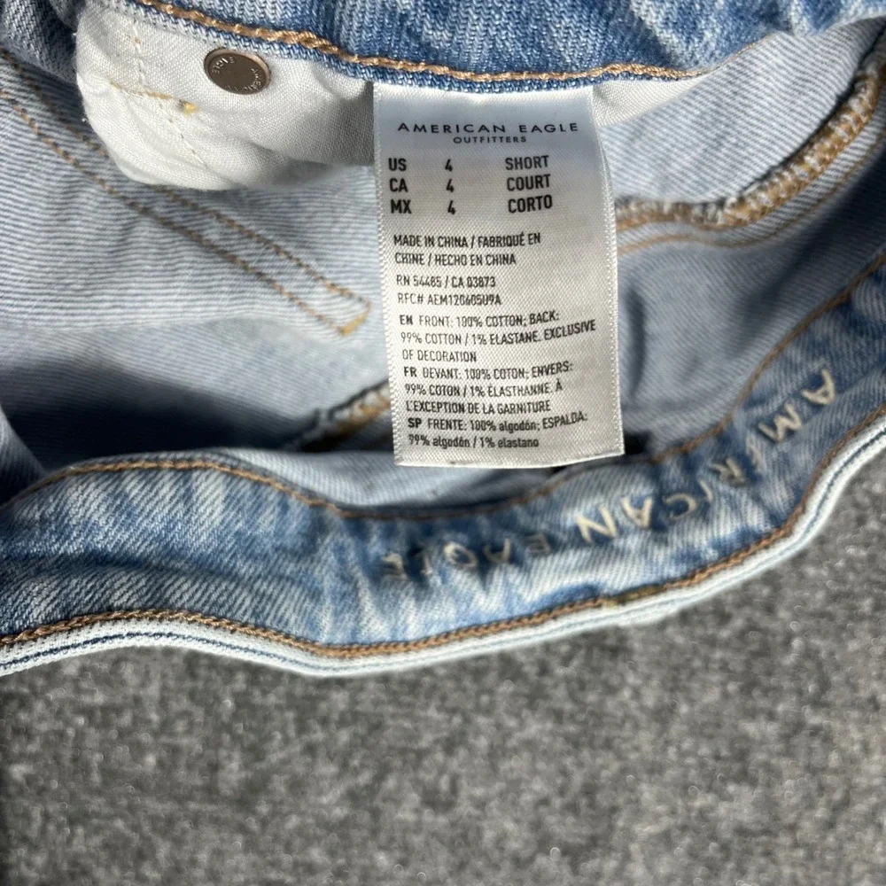 American Eagle‎ Mom Jeans Womens 4 Light Wash Blue Strigid High Rise Tapered Leg